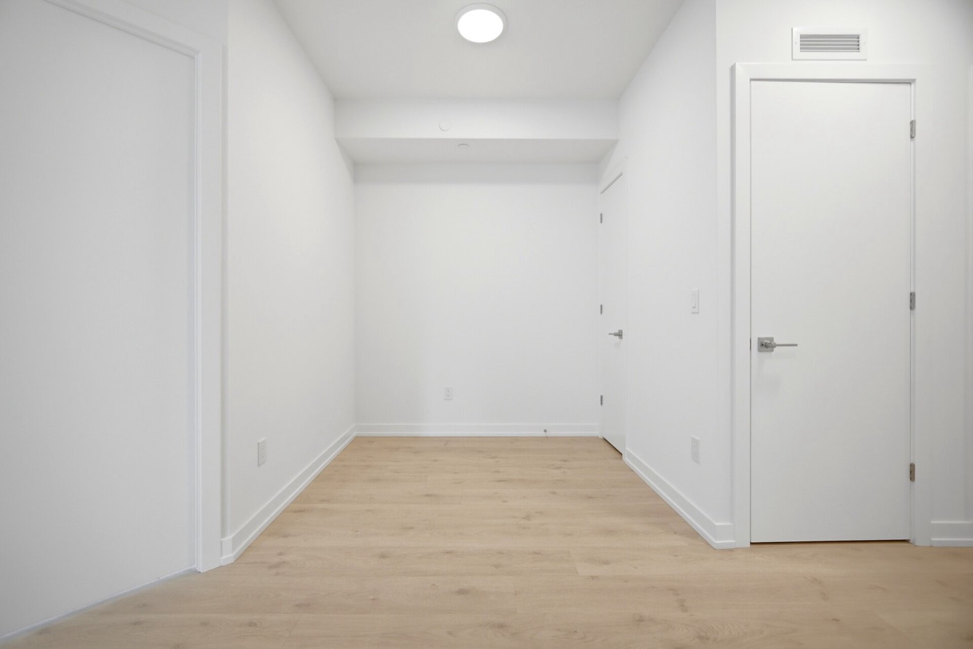 Model 1E+D enclosed den