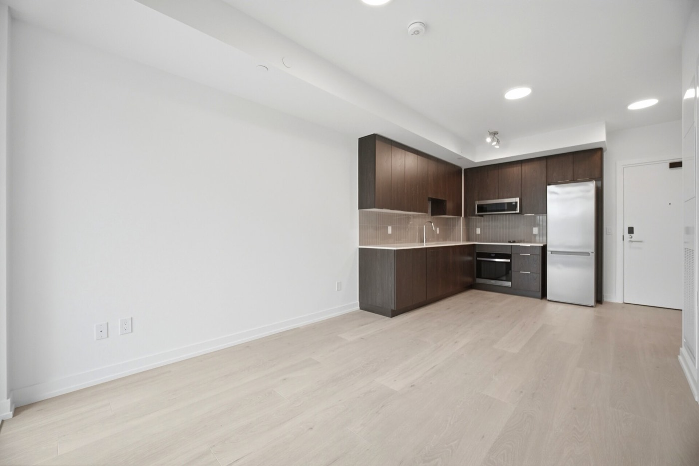 Model 1F living room