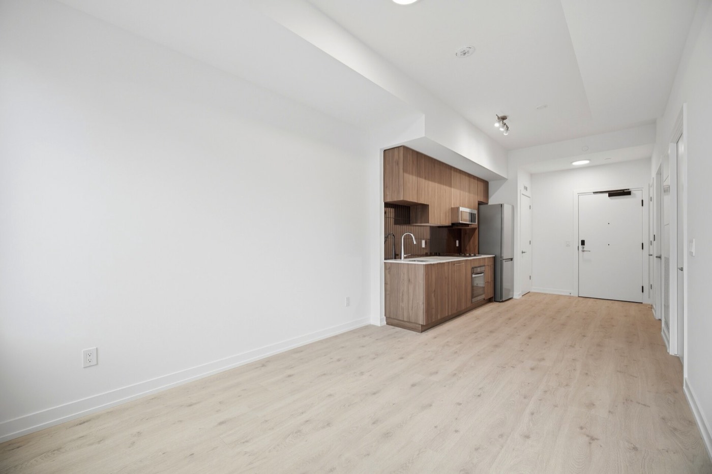 Model 1H-BF living room
